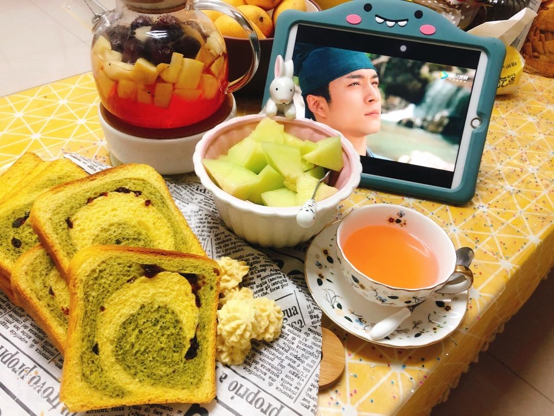一次发酵的抹茶蜜豆双色吐司