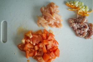 鸡胸肉番茄意面 - 贝壳面的做法 步骤2