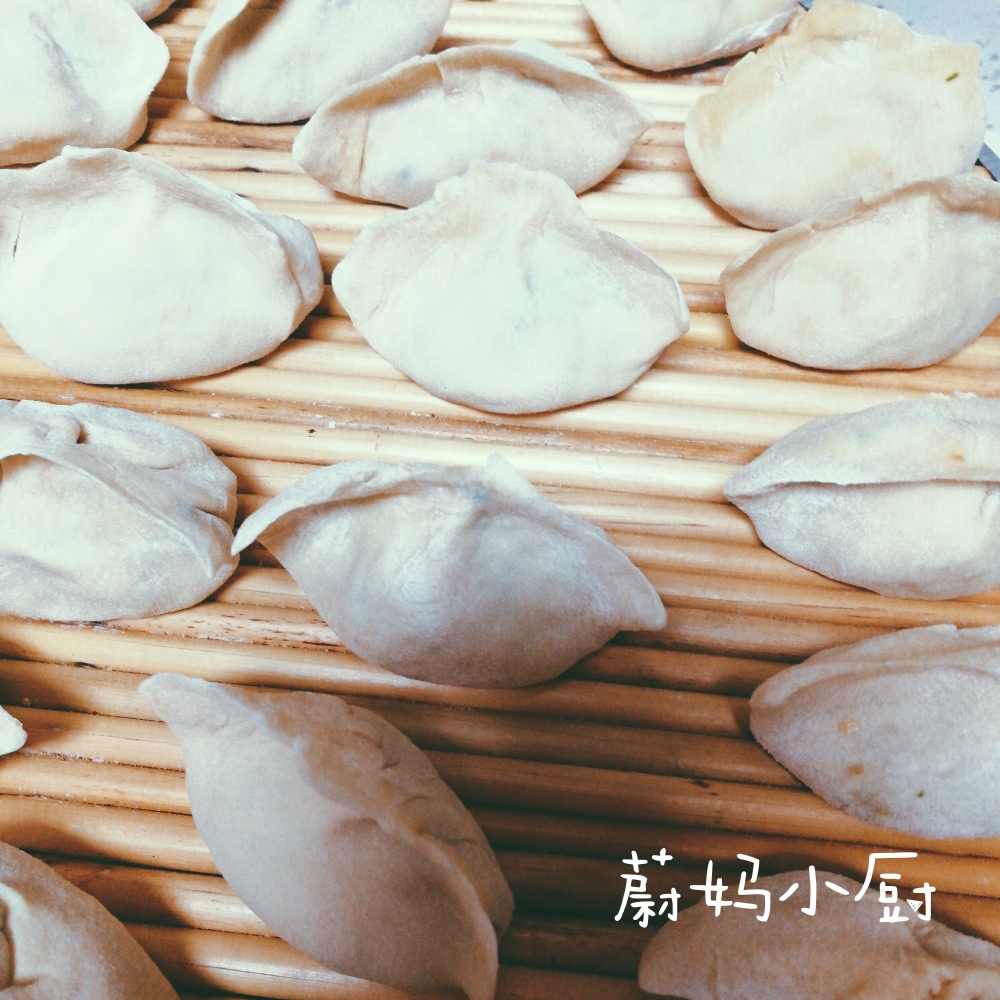 韭菜虾仁肉水饺的做法 步骤7