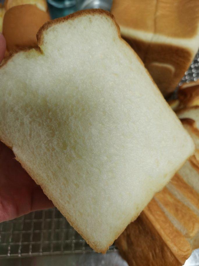 鲜奶液种超熟吐司