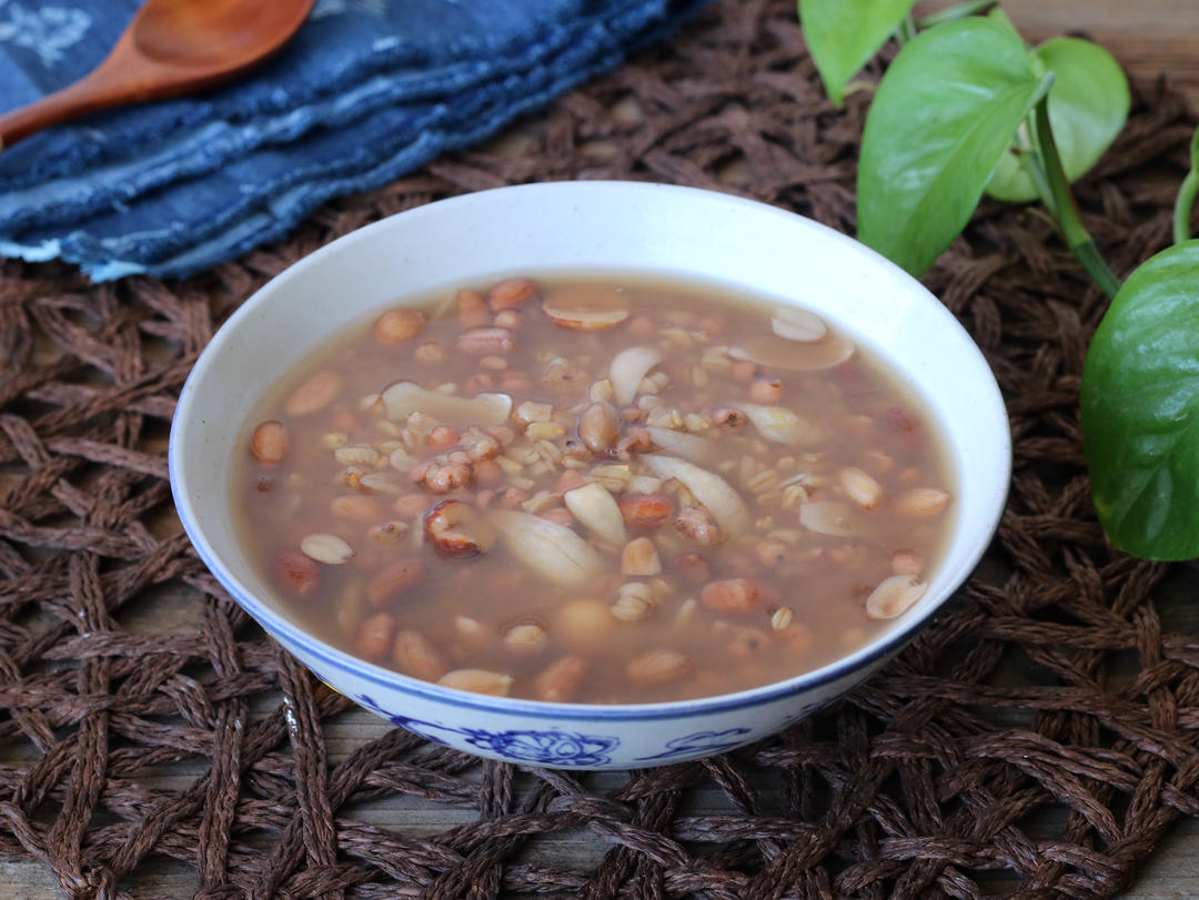 花生莲子粥(静心安神)的做法