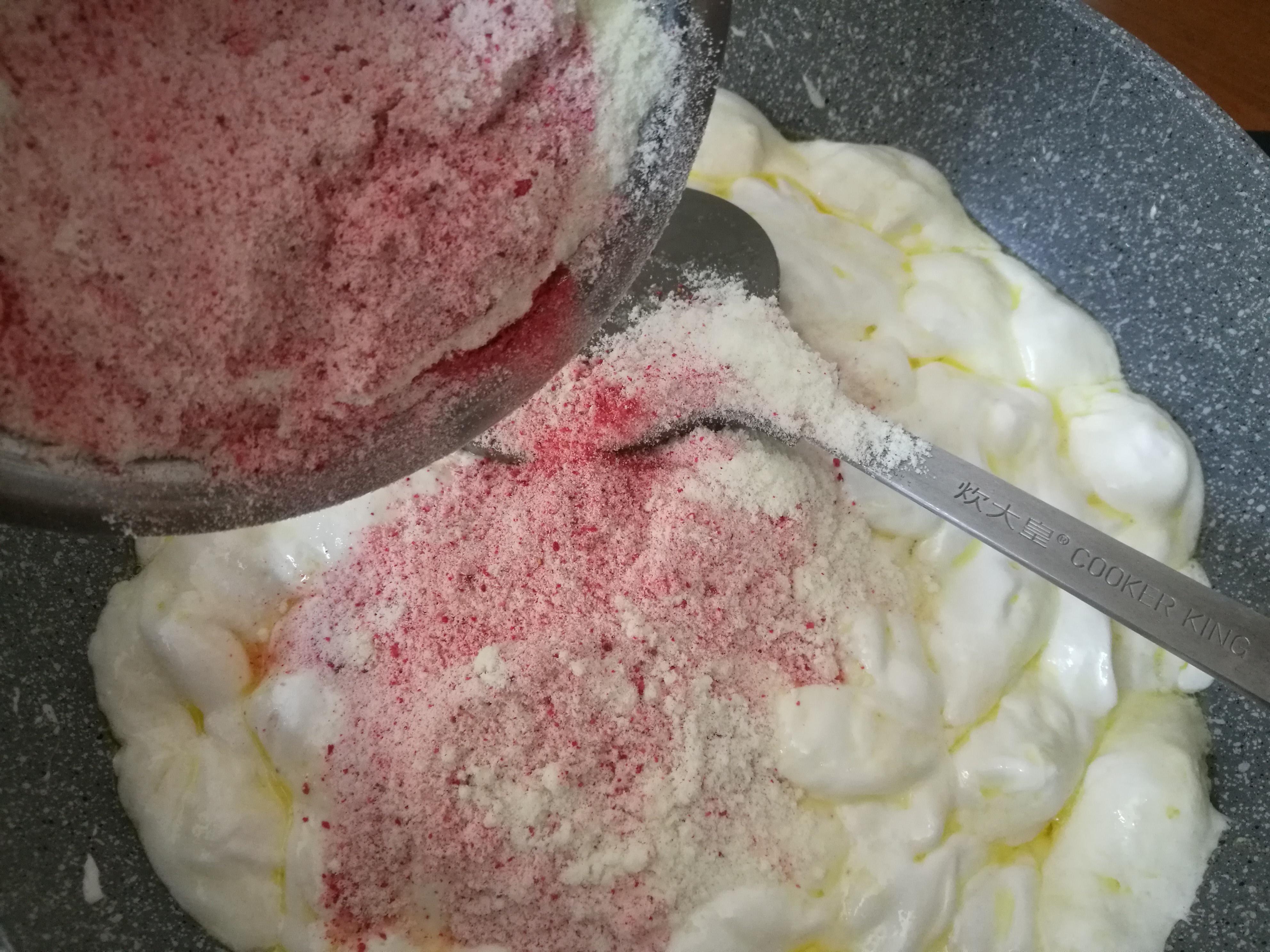 草莓脆牛轧糖的做法 步骤6