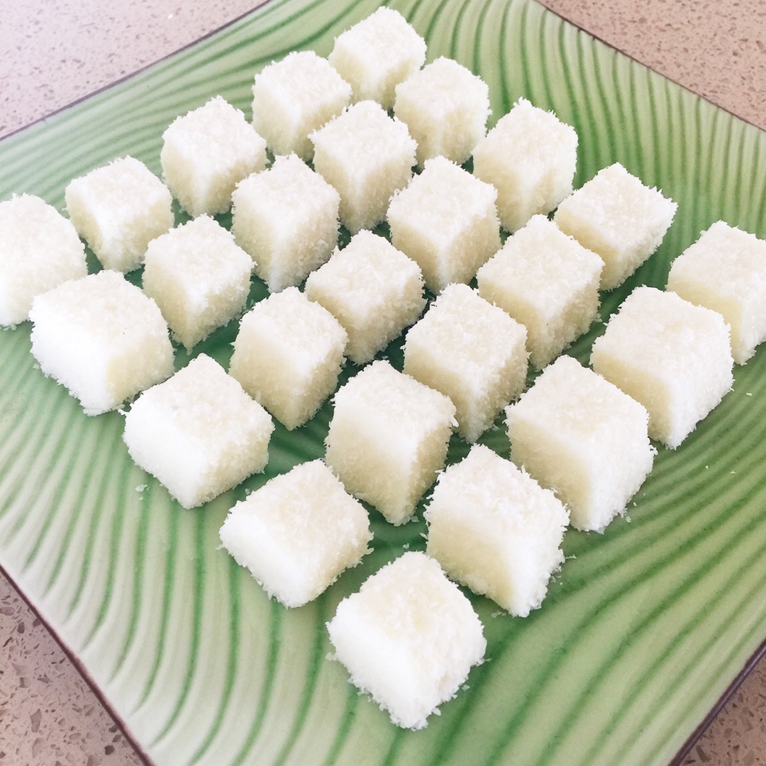 椰丝牛奶小方糕