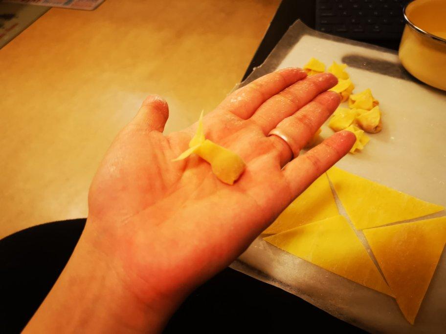 10M＋宝宝辅食 鲜虾胡萝卜金鱼小馄饨