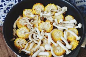 香菜菌菇煎玉米【松下分体式饭煲】的做法 步骤8