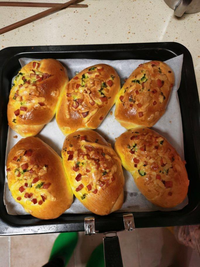 火腿肉松芝士面包