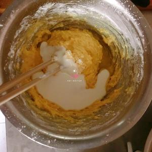 宝宝辅食：酸奶蔓越莓甜甜圈（无糖无泡打粉）的做法 步骤2