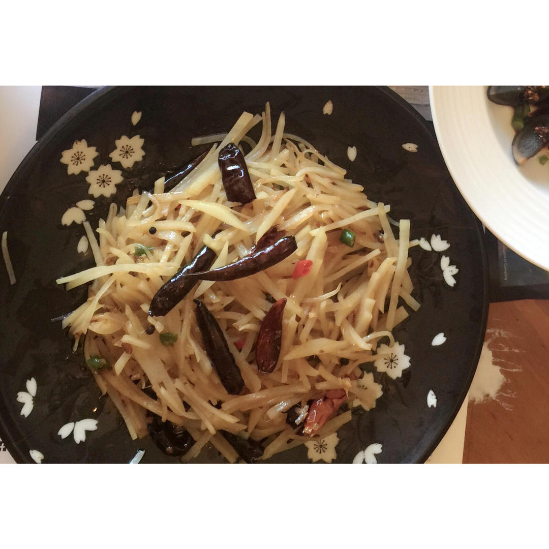 酸辣土豆丝-不用再愁不辣不酸了