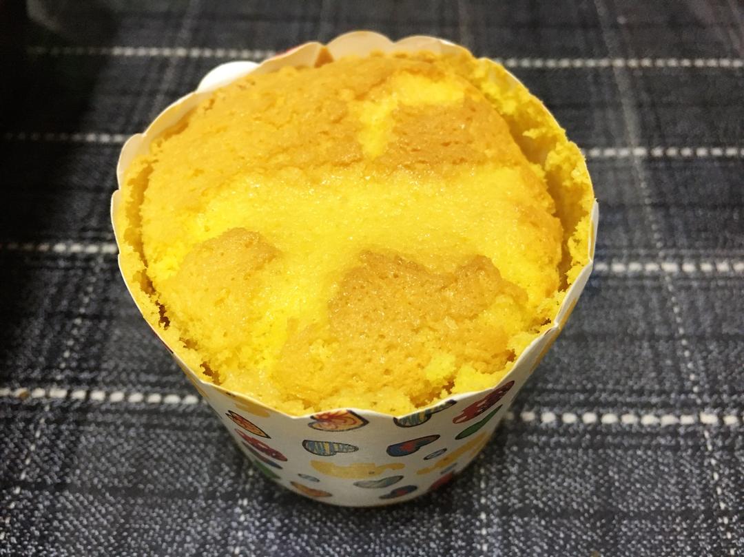 软绵绵戚风纸杯蛋糕