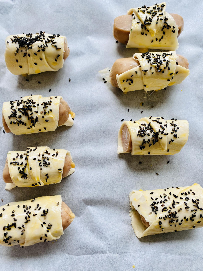 香肠酥皮卷：手抓饼皮还能这样吃，不用和面快速搞定早餐