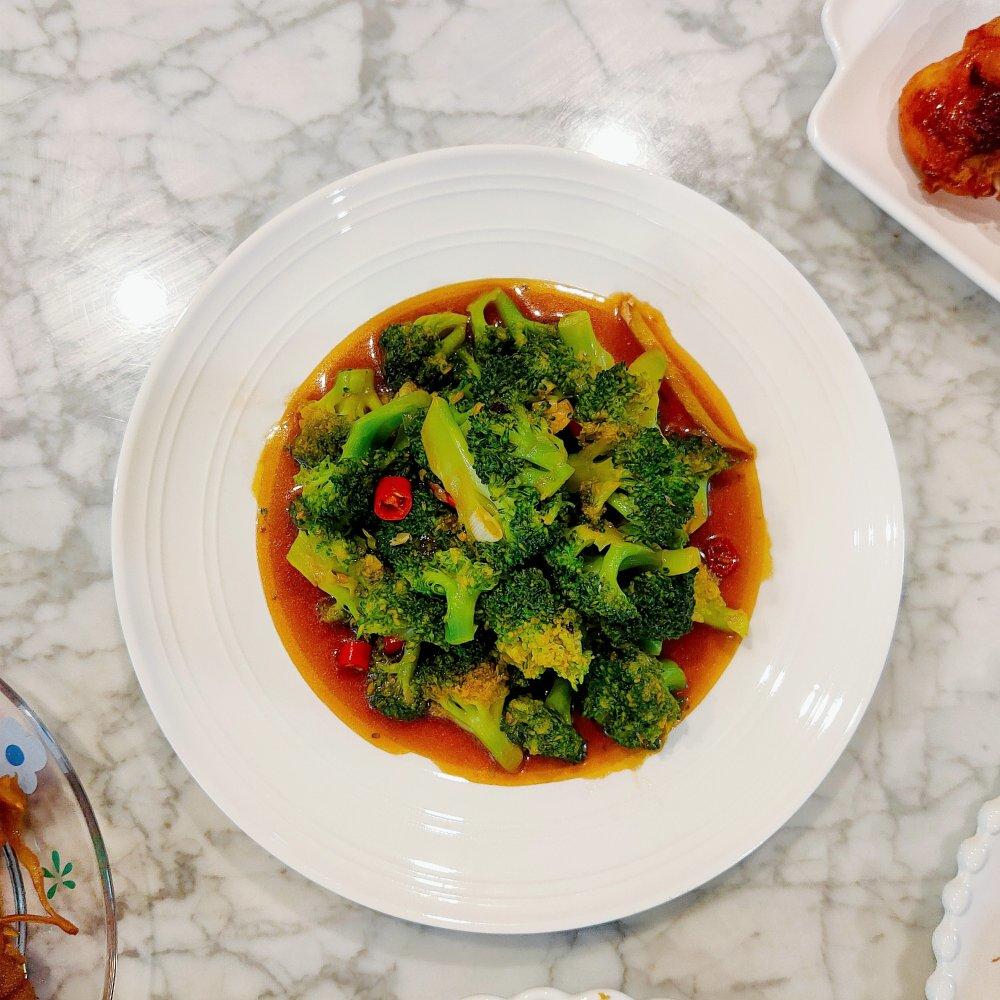 桃花地主婆做的比肉还鲜的酱汁西兰花