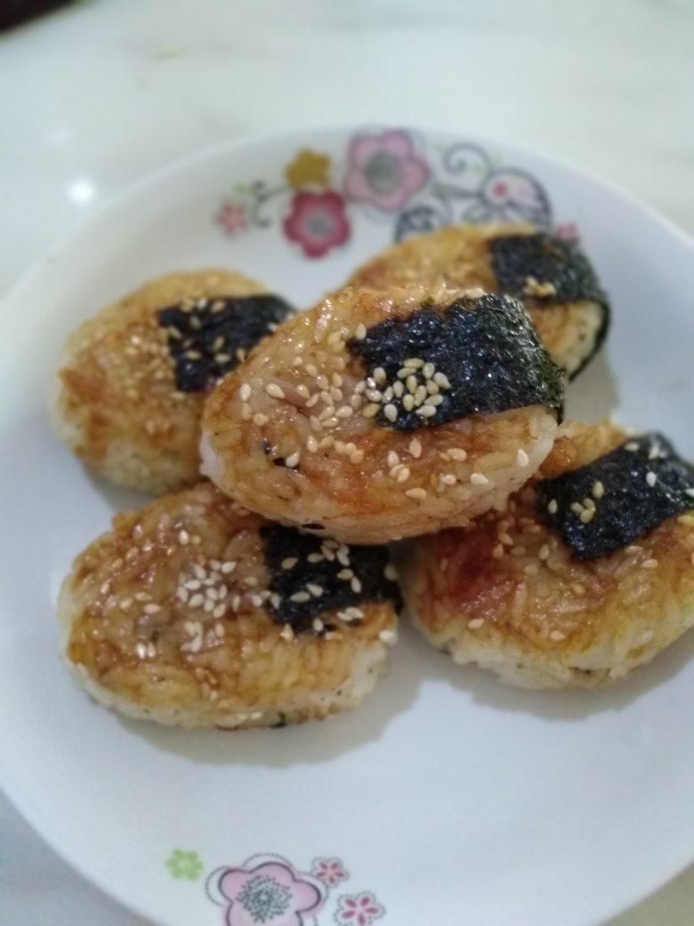 剩米饭这样做好吃好吃到转圈圈，自制日式海苔饭团
