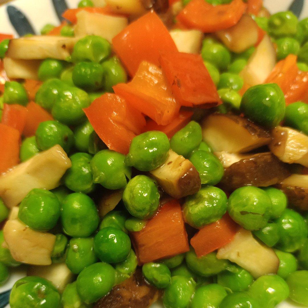 春暖花开---豌豆米炒胡萝卜花