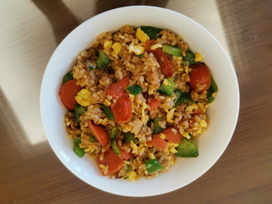邻居抢着来我家吃土豆香肠炒饭，原来这么香！