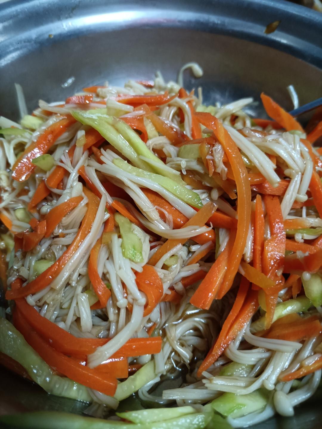 凉拌金针菇黄瓜丝 快手菜