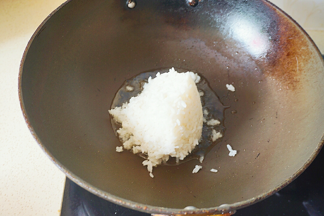 鸡柳菠萝虾仁炒饭的做法 步骤10