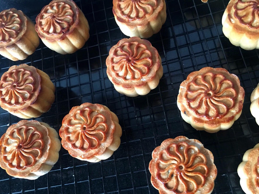 广式月饼－－蛋黄豆沙月饼