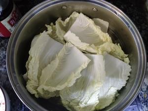白菜肉卷的做法 步骤2