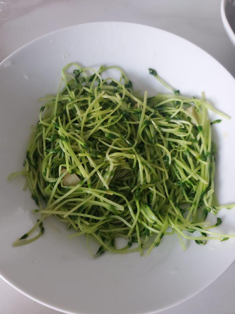 清新豌豆苗