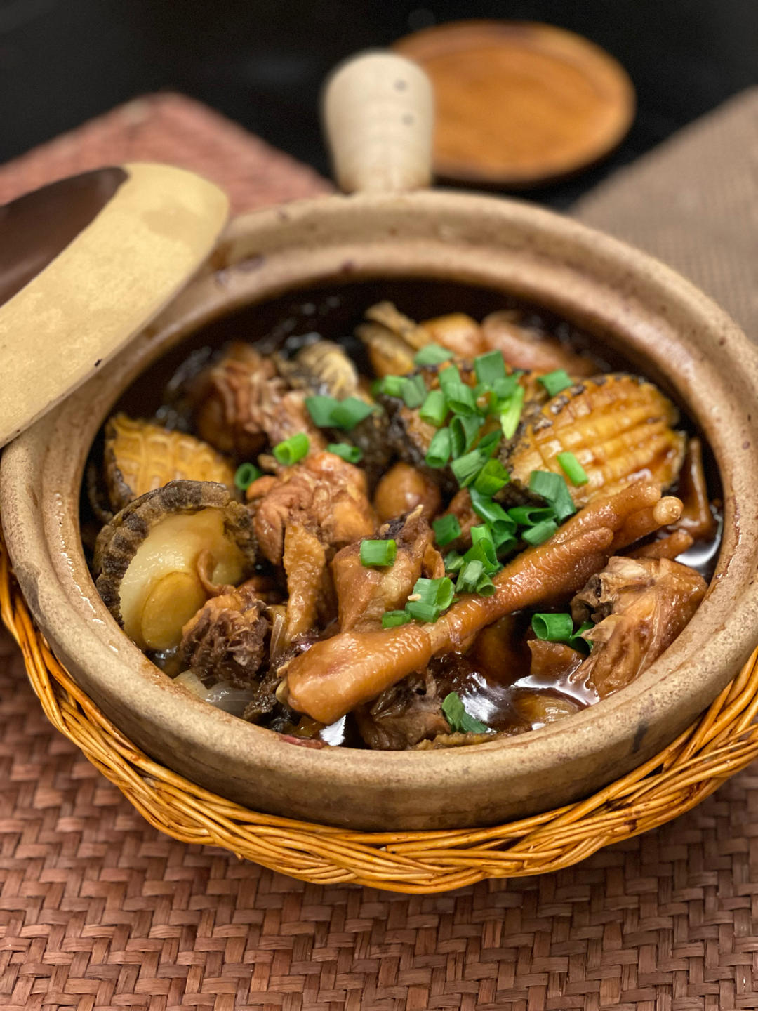 鲍鱼焖鸡煲