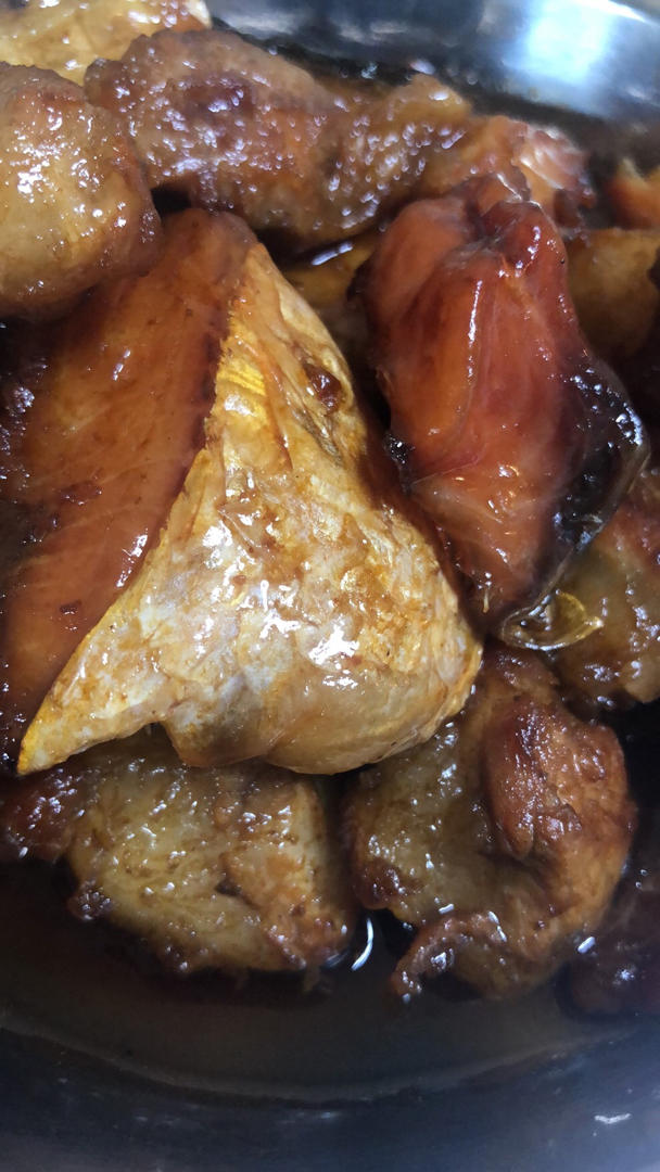 五花肉烧咸鱼块-年味