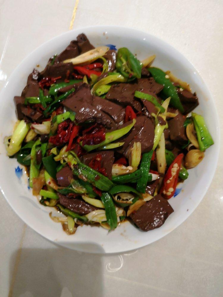 2020-12-11 20:22:10大蒜炒血豆腐猪血,大蒜