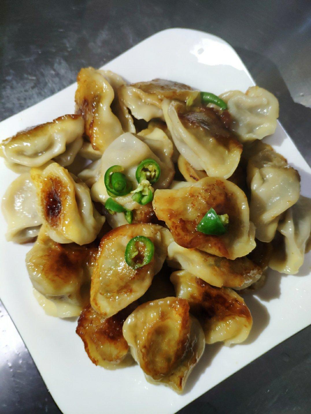 平底锅煎速冻饺子