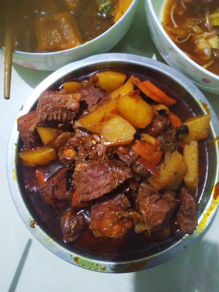 土豆焖牛腩