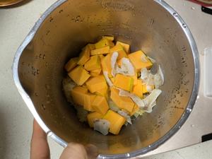南瓜绿豆银耳百合浆的做法 步骤2