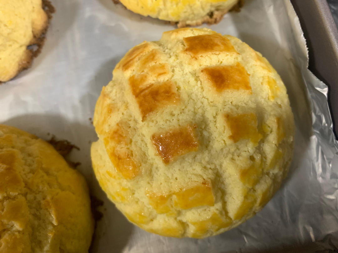 好吃到炸裂的港式菠萝包（附带制作酥皮的小视频）