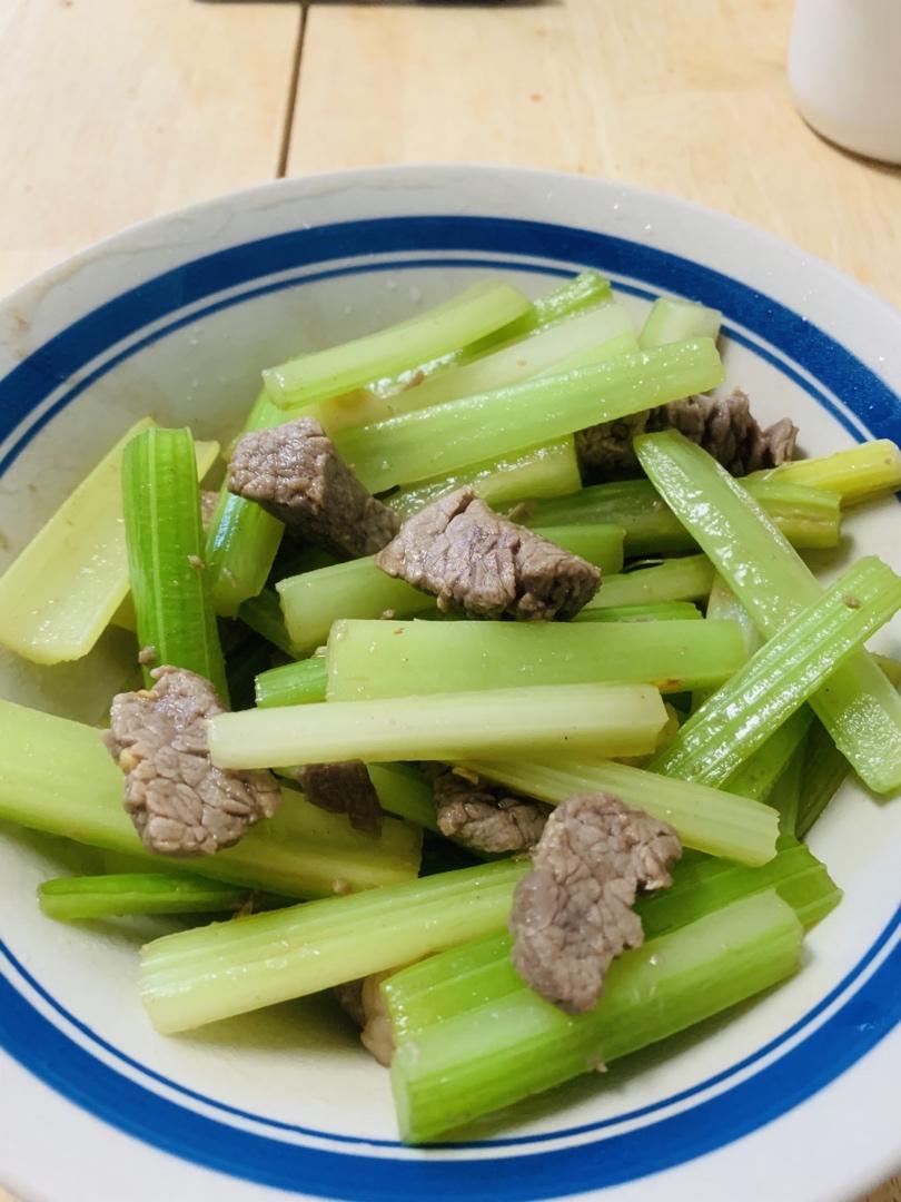 超下饭的芹菜炒牛肉