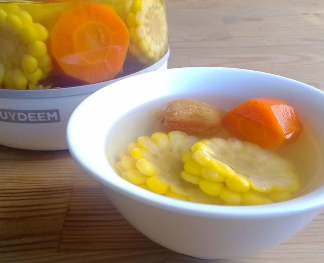 玉米胡萝卜汤的做法