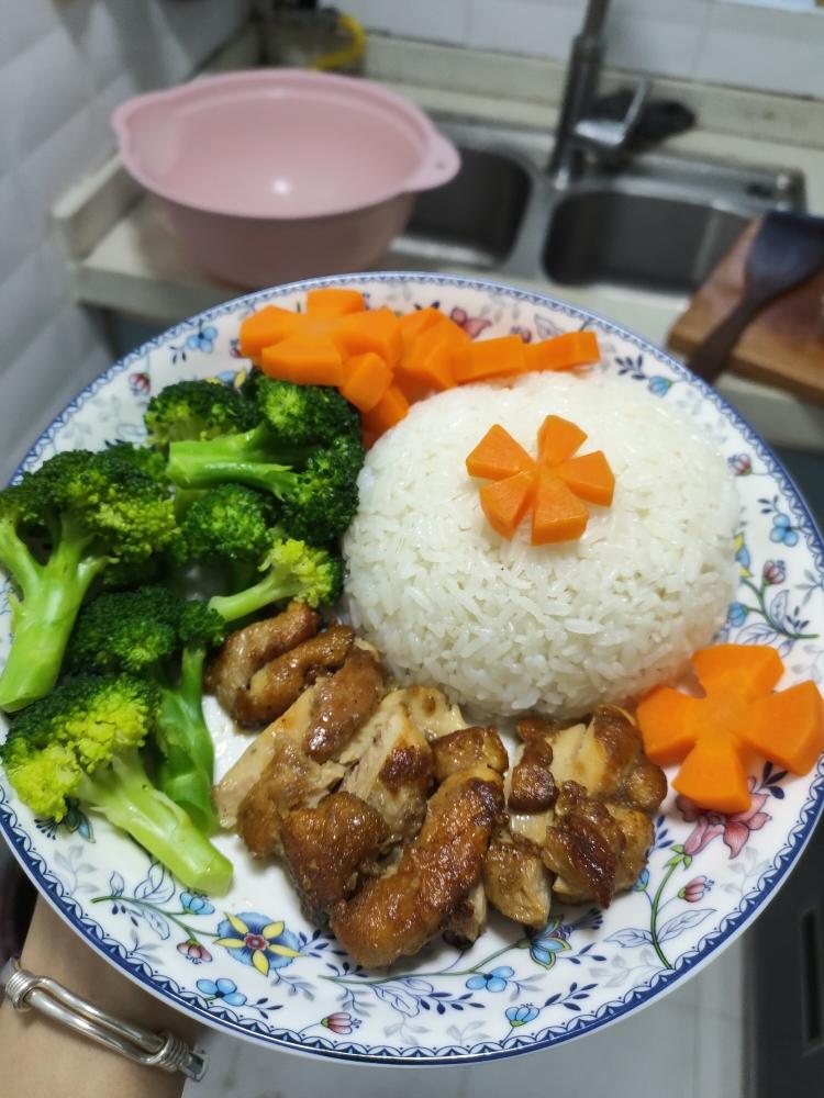黑椒鸡扒碟头饭