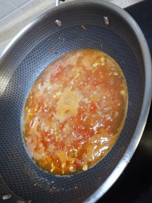 西红柿鸡蛋鲜虾面的做法 步骤3