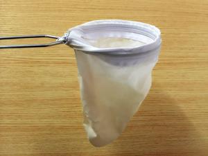 正宗港式丝袜奶茶-史上最强最详细的食谱！新增拉茶视频😍奶香茶靓！的做法 步骤3
