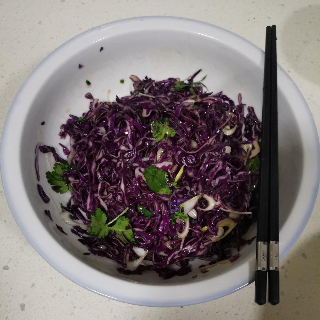 最简单的凉拌紫甘蓝（油泼版本）