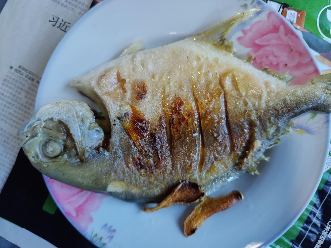 完美版干煎鲳鱼，皮不破、肉不碎、外香里嫩。