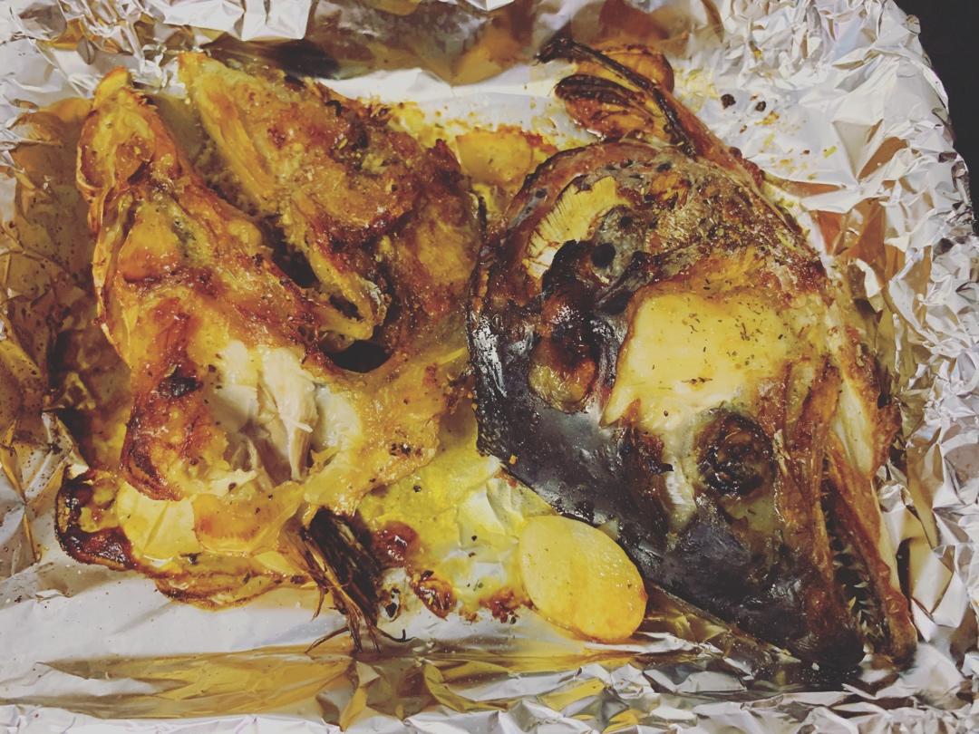 不输日料店的烤三文鱼头