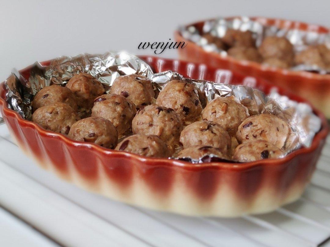 烤一盘香菇猪肉丸