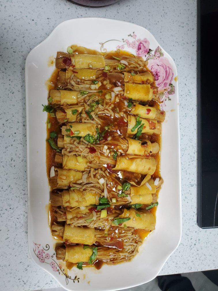 金针菇豆皮卷