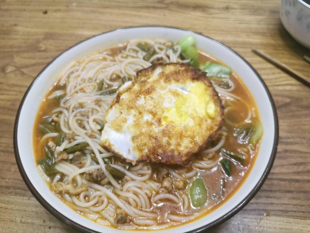 朋友嗦了这碗江西米粉，一学就会的酸菜米粉。