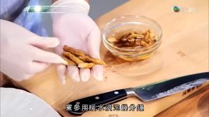 肥妈教做月子餐之党参红枣枸杞蒸桂花鱼的做法 步骤2