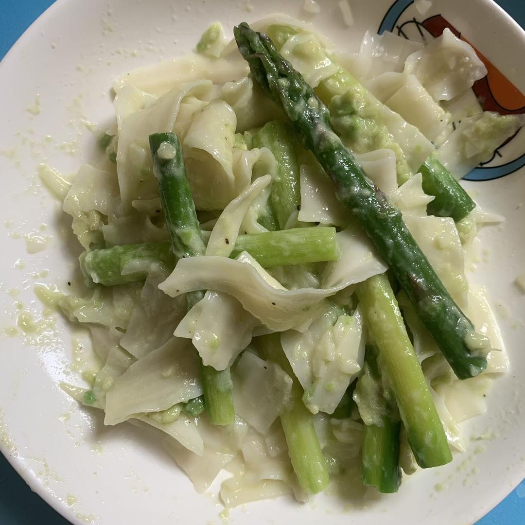 牛油果芦笋意面（Spaghetti with Avocado and Asparagus）