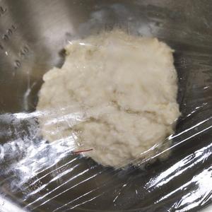 蜜红豆吐司🍞不用厨师机快速出手套膜的做法 步骤4