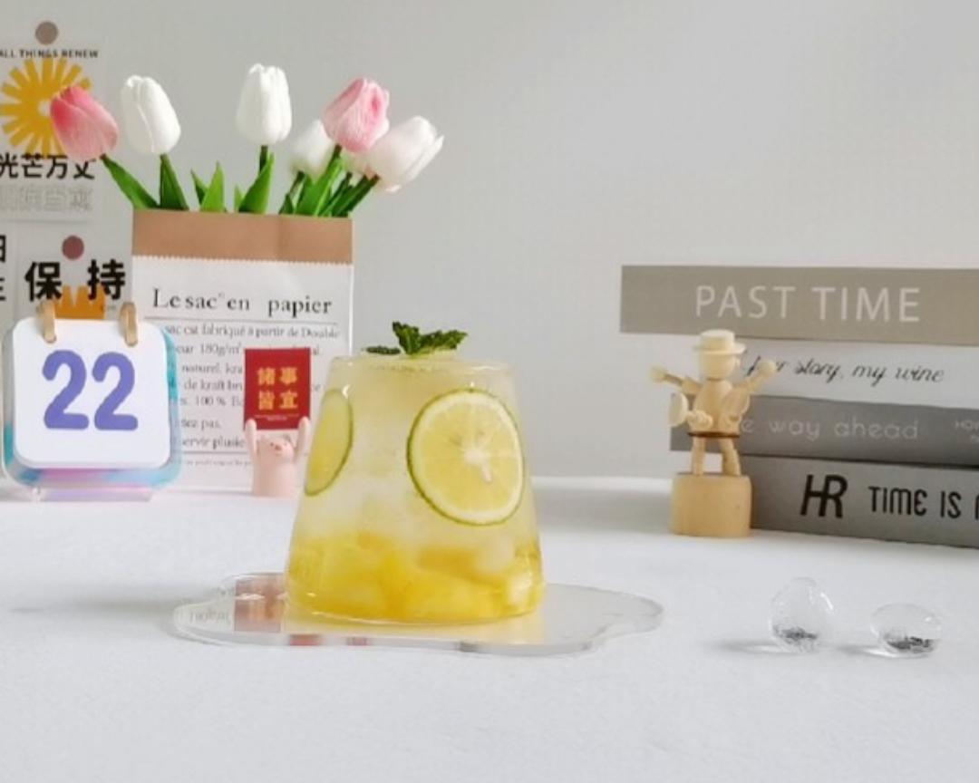 菠萝冻冻气泡水