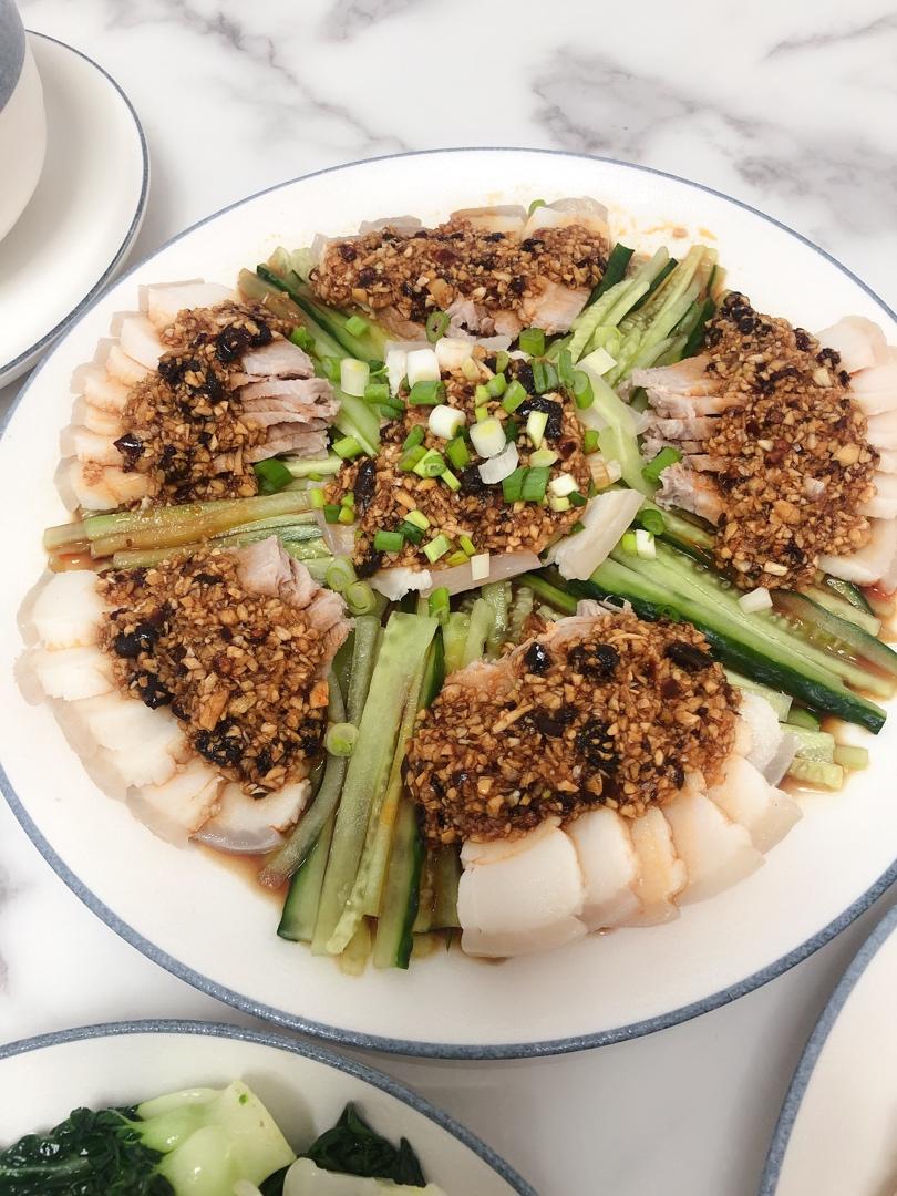 厨师长教你：“蒜泥白肉”的家常做法，看的口水直流
