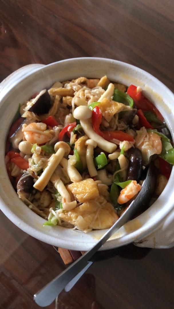 蚝油杂菇牛肉丸煲