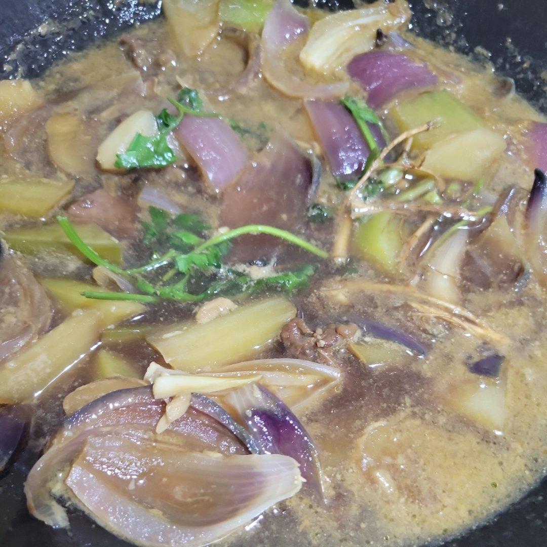 萝卜焖牛腩 （好吃得可以摆摊了）