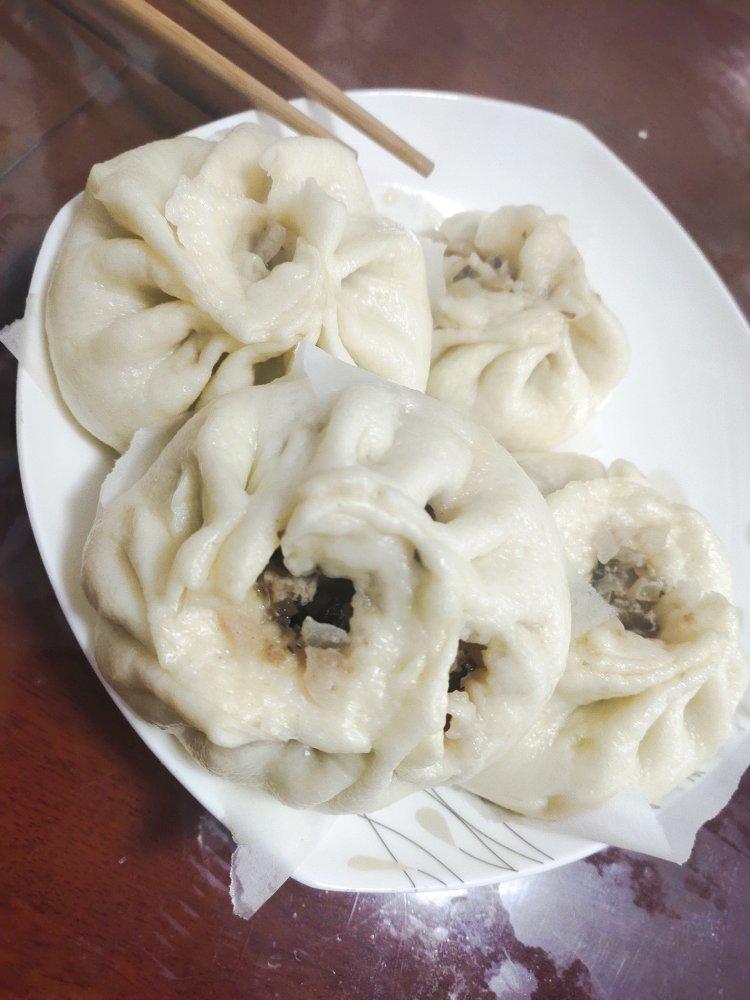 鲜美多汁的洋葱牛肉包子