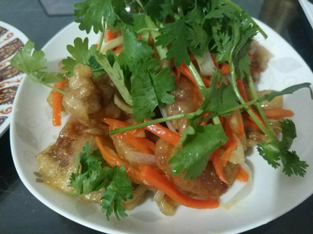 厨师长教你：“锅包肉”的家常做法，色泽金黄，口味酸甜！